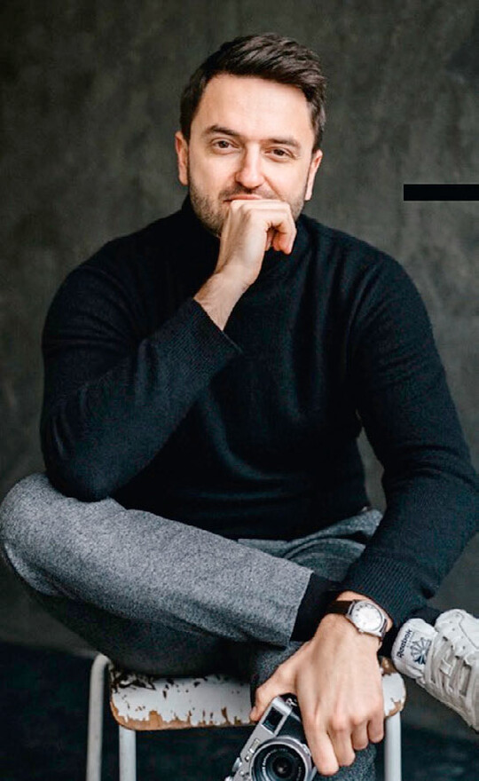 Filipp Romanovskibegeisterte sich bereits whrend seines BachelorstudiumsGrafik-Design fr das Fach Fotografie und legte hier den Grundstein fr seine sptere berufliche Ttigkeit