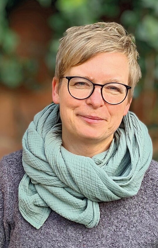 Andrea Hosang ist sich sicher, dass es Zeit ist, genau hinzuschauen und da, wo es ntig ist, umzudenken. Die Zeit fr ausgedehnte Spaziergnge in der Natur nimmt sie sich und sagt: Ich werde nicht jnger.