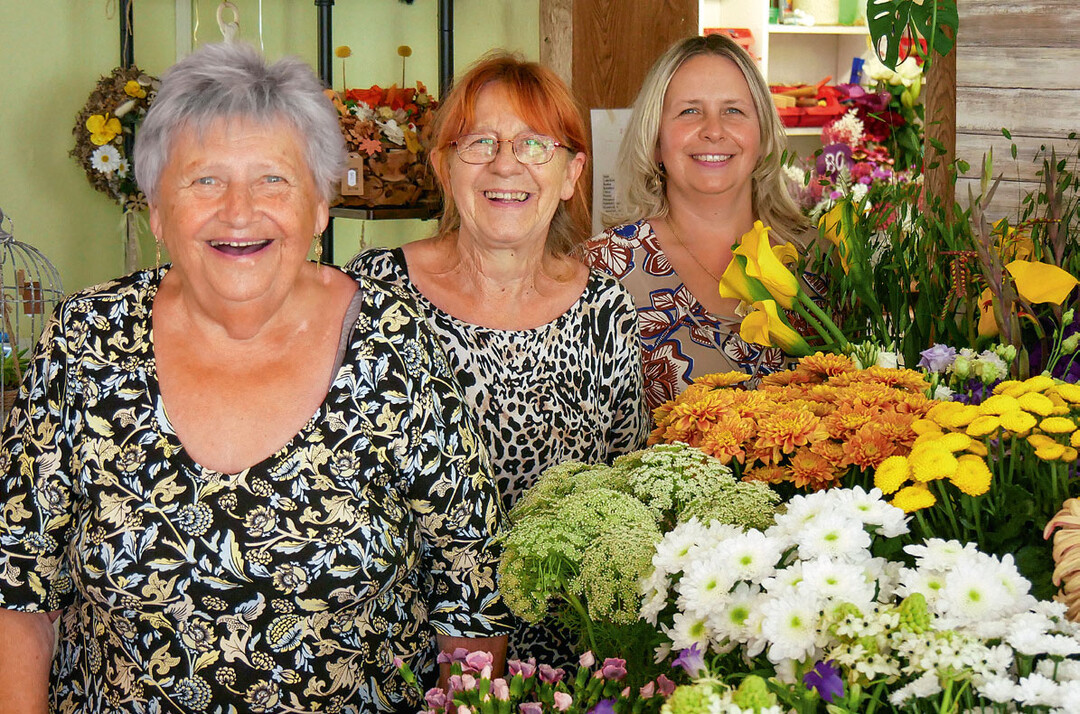 3) Das Team um Claire Zeidler herum ist ein Weiberhaufen. Mutter Karin und Oma Marlit gehen beide zur Hand und helfen aus, drei Angestellte arbeiten Vollzeit, erstmals wird wieder eine Azubi ausgebildet.