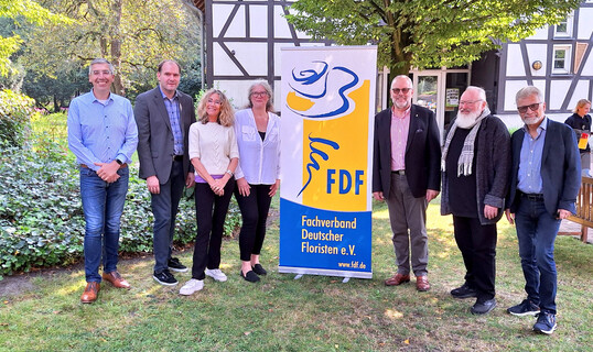 v.l.: Roland Maierhofer, Christoph Rnnecke, Nicola Fink, Kerstin Dallmann, Klaus Gtz, Heinrich Gllner und Michael Rhein arbeiten gemeinsam an der Zukunftsaufstellung von FDF-GmbH und Bundesverband.