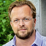 JENS HAENTZSCHEL ist seit Anfang 2002 als fester Autor und Regisseur an der Fernsehsendung „MDR Garten“ für den Mitteldeutschen Rundfunk beteiligt. Dabei entstehen verschiedene Beiträge über Gärten, Gartenbesitzer oder Pflanzenzüchter. info@greengrassmedia.de