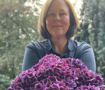 Heike Peters fhrt gemeinsam mit ihrem Mann Jan das Blumencenter Peters am Hamburger Stadtrand. <br />
<a href="https://www.blumencenter-peters.de/" target="_blank" >www.blumencenter-peters.de</a>