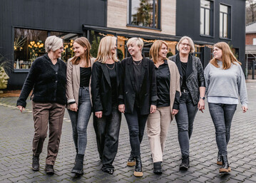 4) Mit der Vergrerung der Ladenflche wuchs auch das Team des Blumen-Ateliers