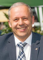 Raimund Korbmacher ist Geschäftsführer des Blumengroßmarkts Köln und Vorstandsvorsitzender der Vereinigung Deutscher Blumengroßmärkte (VDB).