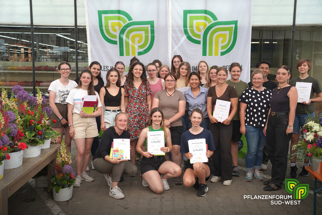 Die Teilnehmerinnen am Azubi Cup 2023 beim Pflanzenforum Sdwest