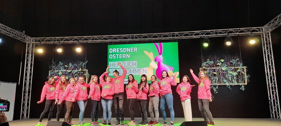 Die mitwirkenden Azubis des Berufsschulprojekts auf der Bhne
