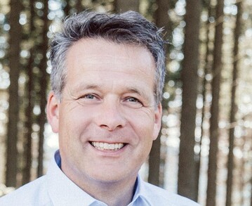 Rupert Fey , Bargfeld-Stegen, ist Handelsexperte mit Schwerpunkt Blumen und Pflanzen. In Impulse regt er in florieren! dazu an, den eigenen Weg zu hinterfragen und weiterzuentwickeln. rfey@beyond-flora.com