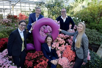 Hintere Reihe von links: Max Wagner, Geschftsfhrer der Gasteig Mnchen GmbH und Dr. Roger Diederen, Direktor der Kunsthalle Mnchen
Vordere Reihe von links: Anna Kleeblatt, Festivalleitung, Prof. Dr. Gudrun Kadereit, Direktorin des Botanischen Gartens Mnchen-Nymphenburg und Dr. Nina Mllers, Leitung BIOTOPIA Lab & Events 
 