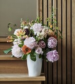 Pfingstrosen wirken zart und kraftvoll zugleich. Ihre frische und energievolle Ausstrahlung macht jedes Bouquet zu einem Highlight.