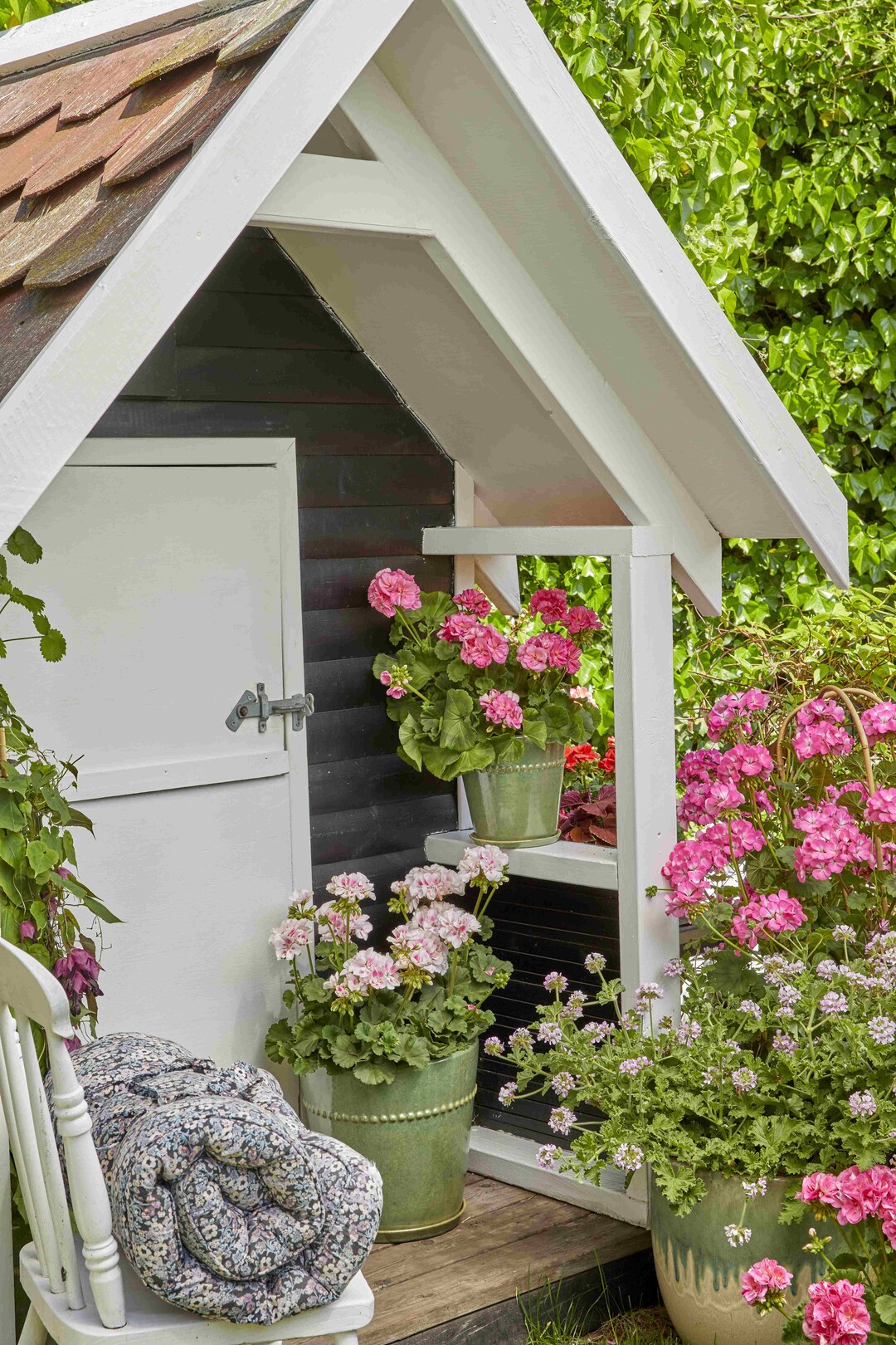    Romantic Garden Corners 