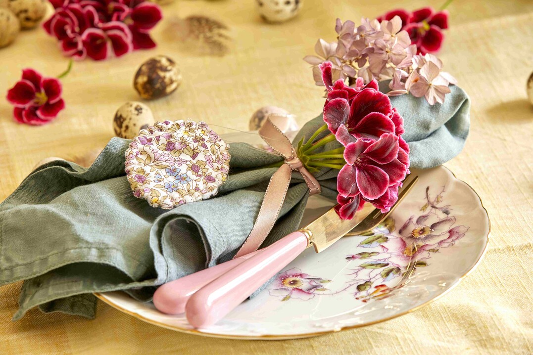    Nostalgic Floral Home Styling 
