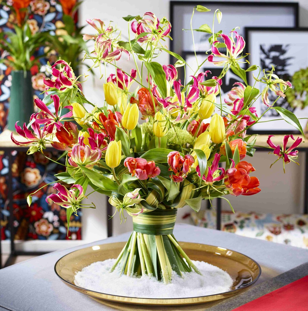 2017 zeigte das FDF-Trendteam erstmals Floristik fr die Millennials, zum Beispiel diesen Strau Happiness mit Tulpen und Gloriosa.