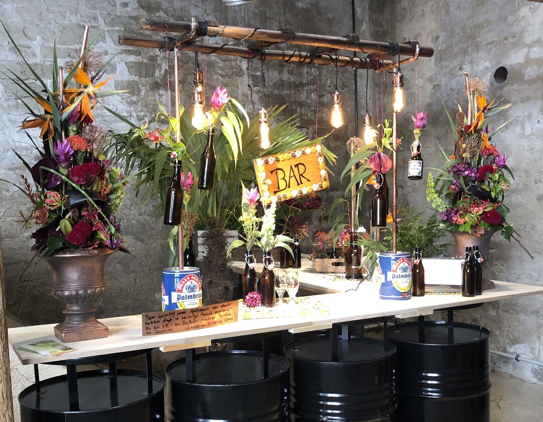 Inspiration Gartenfest  floristisches Upcycling vereint mit unserer Brauerei