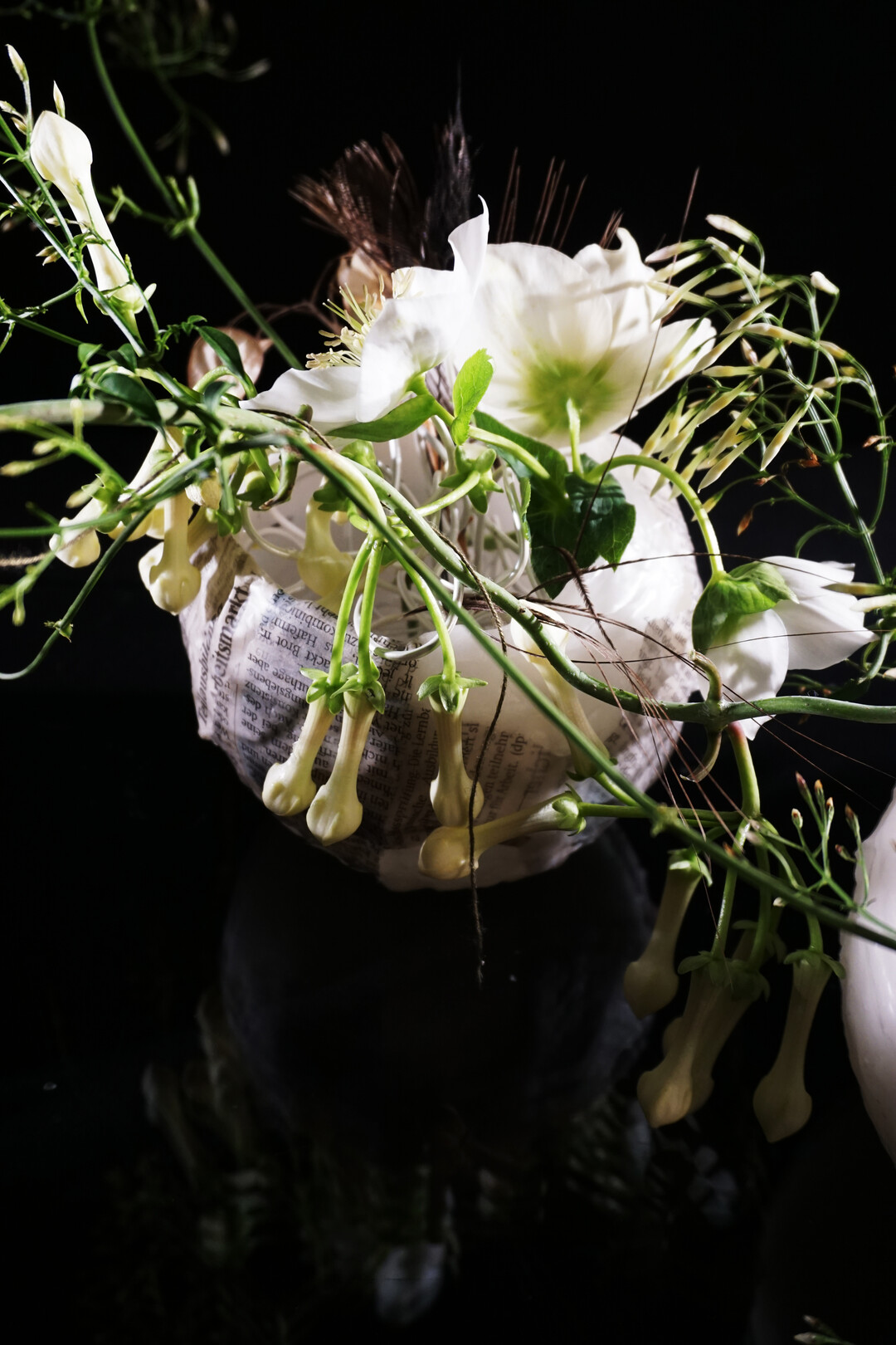 Detailansicht mit Christrosen, Jasmin und Stephanotis