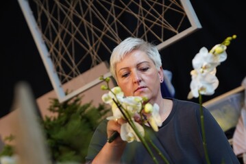 Anja Ersing gestaltet die Ausstellung "PopUp".