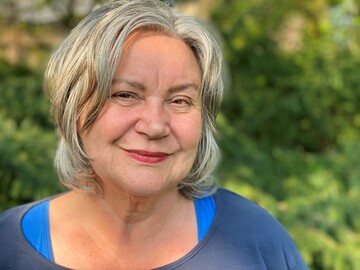 Anne Effelsberg ist Floristmeisterin, Marketingreferentin und Beraterin.