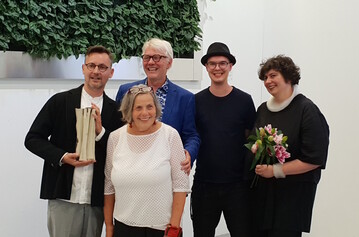 Von links: Preistrger Andreas Geis, Laudatorin Anna Lindner, Dieter Scheffler, Thomas Salzig und Anja Maria Strau.