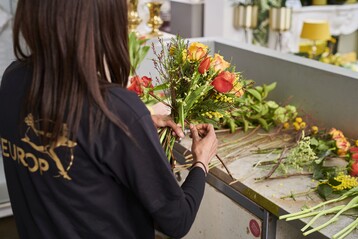  Fleurops Werbung fr den Frauentag stand unter dem Motto Tausend Dank an die Superheldinnen!. Dabei wurde auch darauf aufmerksam gemacht, dass der Frauenanteil unter den Angestellten in Blumengeschften rund 90 % betrgt.