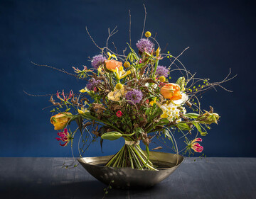 Als Beispiel fr einen frhlingshaften, natrlichen und farbenfrohen Strau zeigen wir hier den Strau von Marlen Mller, den sie fr unserer Serie Blume&Handwerk in der Mrz-Ausgabe 2018 gestaltete.