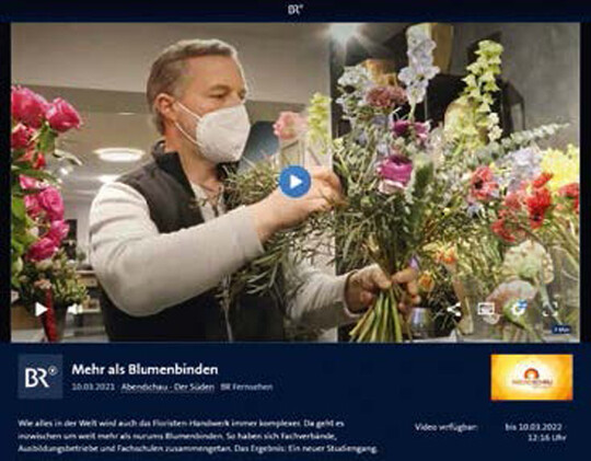 Unter dem Titel Mehr als Blumenbinden wurde Two in one in der Abendschau des BR-Fernsehens vorgestellt. Gedreht wurde bei Andreas Mssig in Murnau. Der Film ist in der ARD-Mediathek bis 10. Mrz 2022 online.  