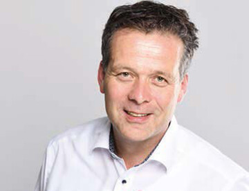 Rupert Fey, Bargfeld-Stegen, ist Handelsexperte mit Schwerpunkt Blumen und Pflanzen. Seit 2009 bert er mit seinem Team von beyondflora unter anderem in den Bereichen Rentabilitt, Innovationen, Strategieentwicklung und Kommunikation. 