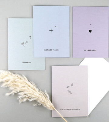 Hinter Kunst an Papier aus Kln stehen Sarah Harr und Christina Meusch. Gemeinsam haben sie ein vielfltiges Papeterie-Label aufgebaut, das neben charmanten Adventskalenderideen und Geschenk  papieren Grukarten fr alle gngigen Anlsse bietet, darunter mehrere Trauerkarten -Serien. Bei Nora im pastelligen Look kam jetzt das Motiv Blatt hinzu. www.kunstanpapier.de