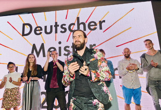 Die Deutsche Meisterschaft der Floristen fand 2022 in Berlin statt. Nun stehen Termin und Austragungsort fr 2024 fest: Die DMF findet am 16. und 17. August im Bikini in Berlin statt.<br>