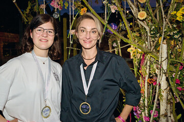 Das stolze Siegerteam: Jana Bub, Blumen Link in Eichenzell, und Polina Lange, Edelwei Thomaflor in Lauterbach.