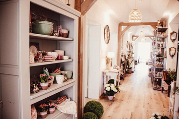 Das Sortiment hat sich gegenüber dem bisherigen Geschäft kaum verändert. Der Anteil an Dekoware ist weiterhin hoch – der Hauptumsatzträger aber nach wievor Floristik.