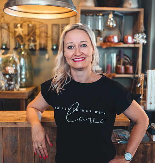 Design ist fr Ivonne Nbel pures Lebensgefhl. Seit Herbst 2019 sind alle Artikel, die es im Laden gibt, auch online erhltlich. www.noebel.shop