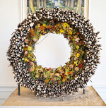 Amelie Scholz fertigte ihren Kranz ausschließlich aus Naturmaterialien und Wiederverwendbarem. Den Unterbau des Kranzes stellte sie aus Holz her.