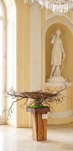 Anna Kiefer fertigte ihre Formarbeit aus Clematis-Ranken, die das wertvolle Innere schützen – die zarten Blüten, die in ihr tanzen.