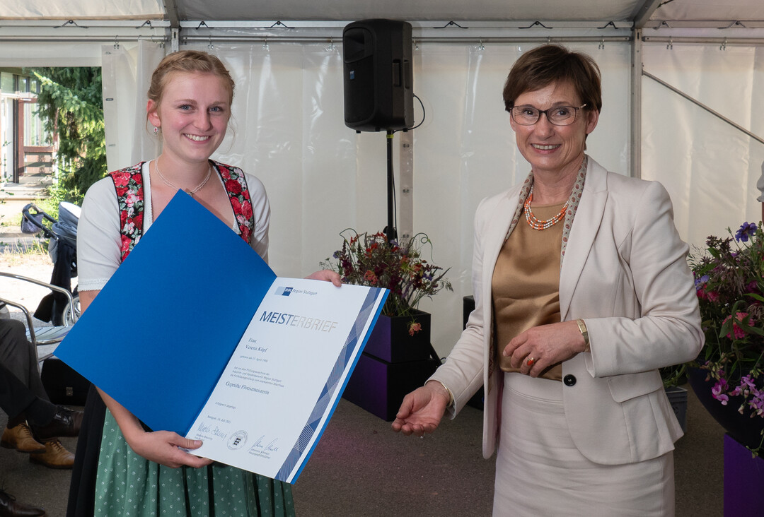 Fr die beste Gesamtleistung in Theorie und Praxis wurde Verena Kpf ausgezeichnet.