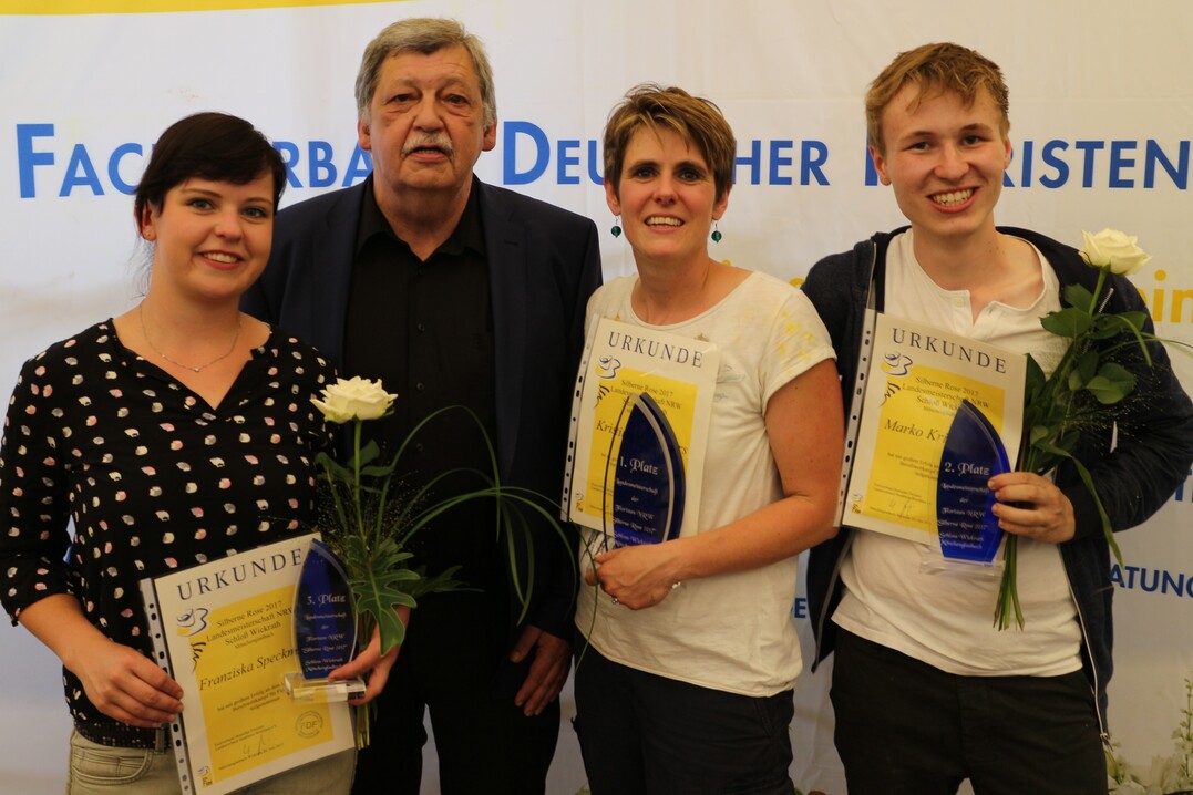 Glückliche Sieger (v.l.n.r.): Franziska Speckmann, FDF-Präsident Helmuth, Kristina Hommers und Makro Kriechmus.
