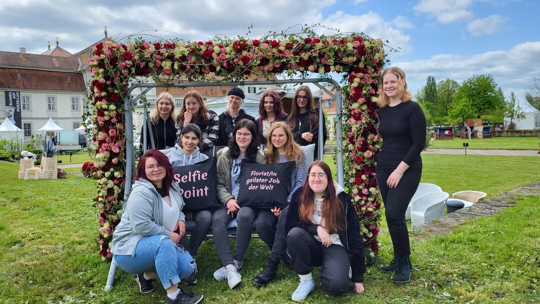 Alle mitwirkenden Auszubildendender Azubi-Aktion auf dem Frstlichen Gartenfest in Eichenzell