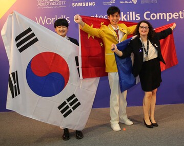 Siegerehrung bei den WorldSkills: Gunho Lee aus Korea (Silber), Shenhan Pan aus China (Gold) und Nolwenn Pittet aus Frankreich (Silber).