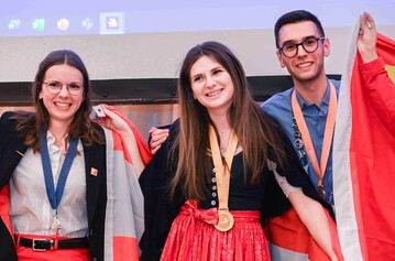 Siegerehrung in Helsinki: Nicola Hochegger (MItte), Jasmin Wthrich und Emeric Labat