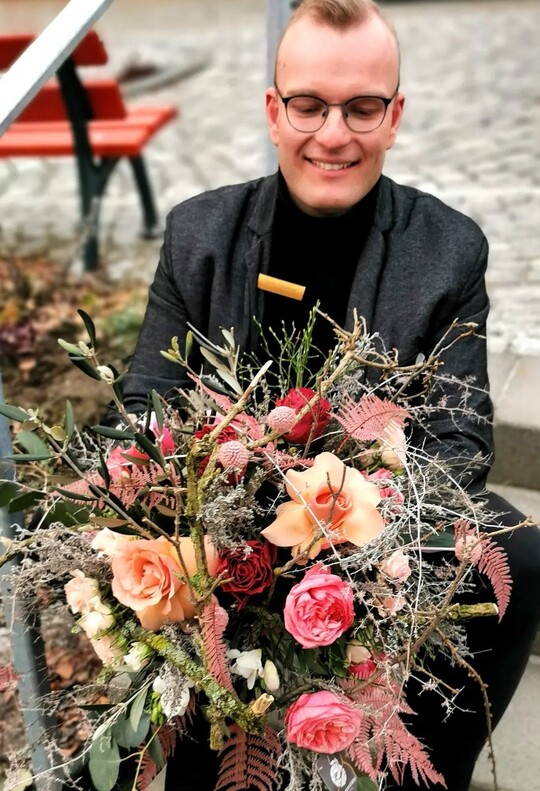 Heiko Steudtner ist Deutscher Vizemeister der Floristen 2018. Er leitet die Cunewalder Filiale der Floralen Manufaktur Schrter