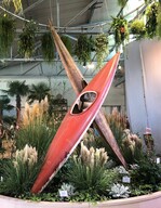 „Green reboot“ ist das Motto der 16. Hallenschau der BUGA Mannheim 2023. Für seine außergewöhnliche Gestaltung erhielt Jonas Clos zwei Große Goldmedaillen der DBG.