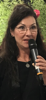 Gabriele Haufe ist Leiterin der Floristmeisterschule und zugleich Kuratorin aller 19 Hallenschauen der BUGA 2023, bei der erstmals sowohl Floristik als auch Gartenbau eigene Hallen für ihre Ausstellungen und Wettbewerbe erhalten haben.