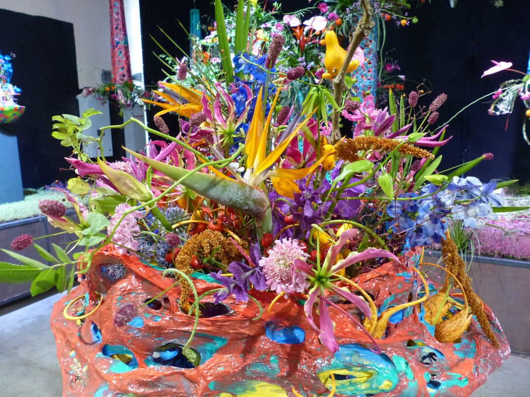 Das Team Creativ # colors of life von Nadine Mertensktter freut sich ber den Ehrenpreis des 
FDF fr das beste gebundene Werkstck in farbenfroher 
Ausfhrung.