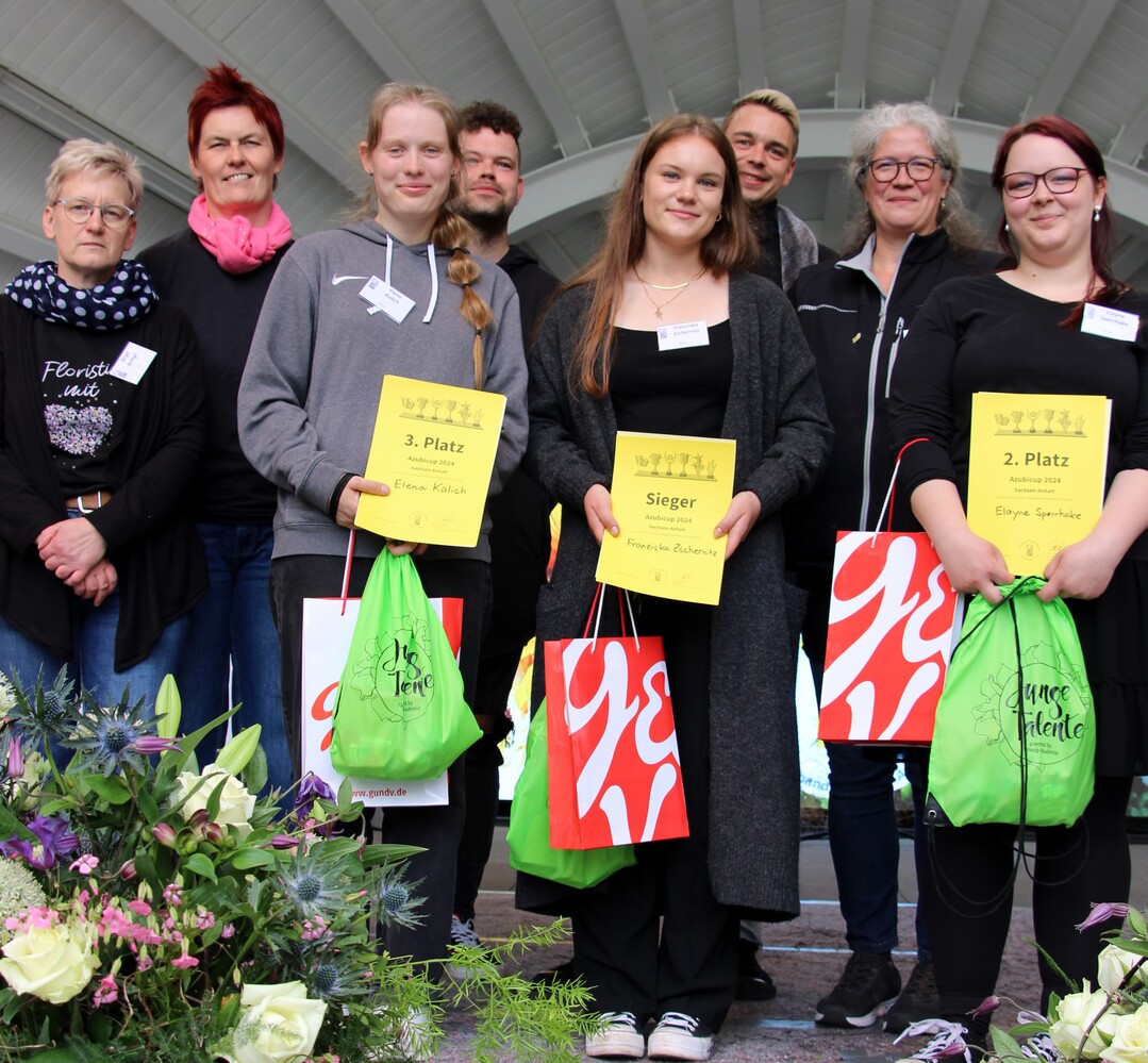 (v.l.) Elena Kalich von der Blumen Mbius GmbH Wittenberg, Franziska Zschernitz vom Blumenhaus Zeising Halle und Elayne Sperrhake vom Blumen-Atelier Rico Mhrke Weienfels