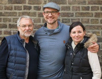Marcel Schulz mit Wolfgang Schmutzler und Sabine Hollei von FleuraMetz