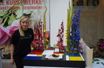 Rebecca Fahje, Blumen Hahn, erreichte mit ihrer floristischen Interpretation von Piet Mondrian den 3. Platz bei der Wahlarbeit.