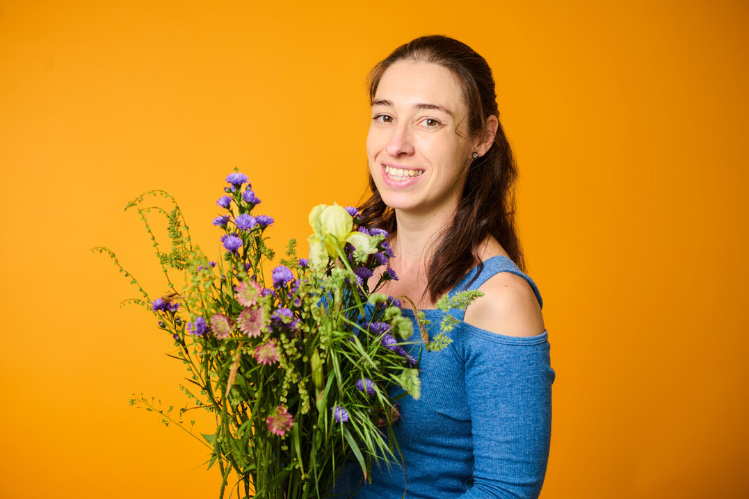 Jennifer Mühlbauer ist Landesmeisterin der Floristen in Sachsen. Der Wettbewerb um die Nachfolge findet im März 2025 in Dresden statt. Bei der Deutschen Meisterschaft 2024 startete für Sachsen und wurde Dritte.