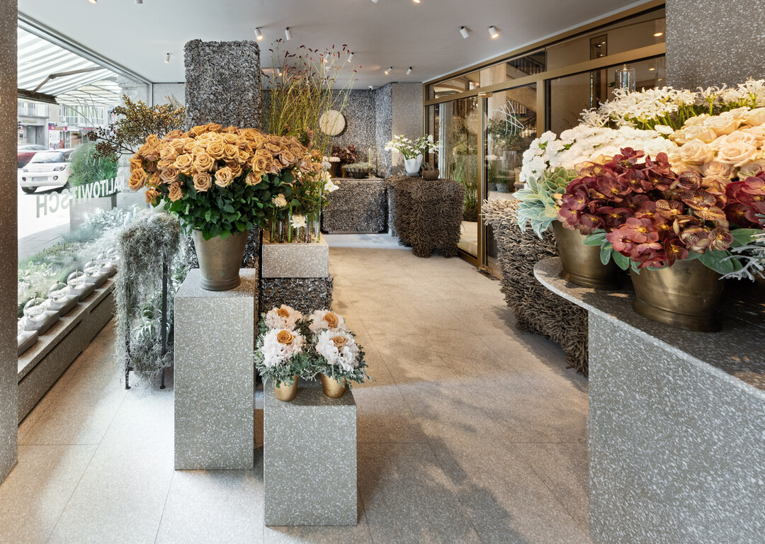 Terrazzo und Wnde aus getrockneten Blten geben dem neuen Kalitowitsch-Store sein auergewhnliches Ambiente.