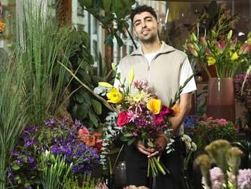 BRKN mit seinem Signature-Bouquet