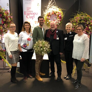 Michael Liebrich und Heinrich Gllner mit Vertreterinnen des polnischen Verbands auf der IPM 2020 - noch im Glauben, dass der Wettbewerb 2020 durchgefhrt werden kann.