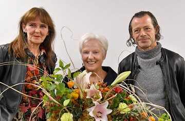 Die Preistrger 2020 und 2021 bei der Preisverleihung im Oktober 2021 an der Fachschule fr Blumenkunst in Weihenstephan (v.l.n.r): Ulla Keim, Charlotte Vgele und Dieter Groner. 