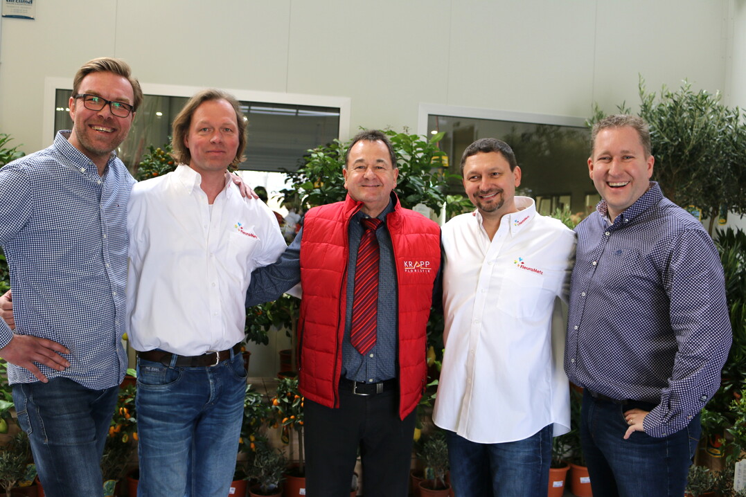 Bewährte Kooperation im SIG 220 Business Park in Nürnberg (v.r.n.l.): Gerko Schortemeijer, Geschäftsführer FleuraMetz Deutschland, Filialleiter Marco Brand, Stefan Krapp von Krapp Floristik, Stephan Struensee, stellvertretender Fillalleiter, und Christian Struensee, FleuraMetz Süddeutschland.